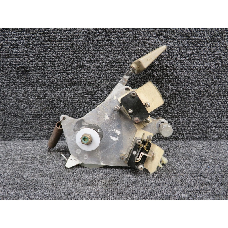 0560021-1, 0560022-8 Cessna 172RG Flap Position Lever and Arm