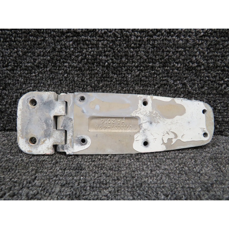 0413426-4 (Cast: 0711037-498) Cessna 150M Upper Cabin Door Hinge RH