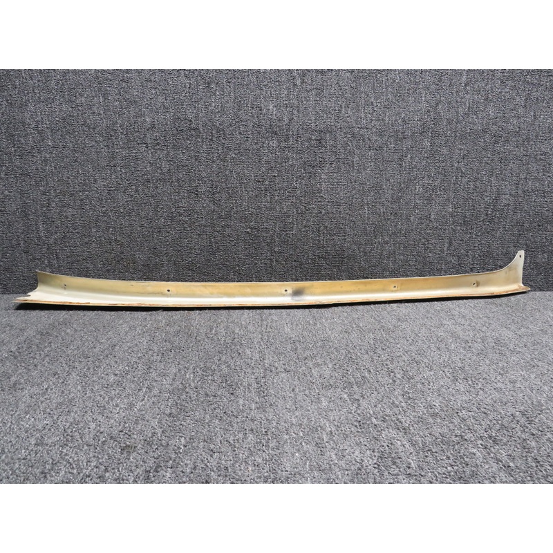 0512124-35 Cessna 172D Doorpost Channel LH (Chipped)