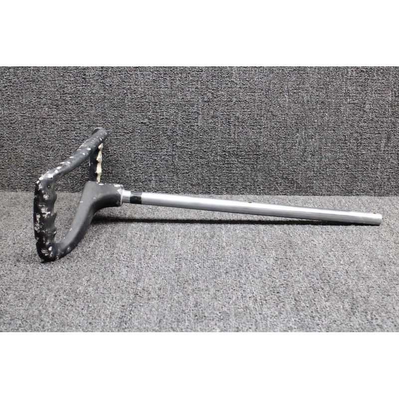 0513166-1 Cessna 172D Control Wheel Assembly LH or RH (L: 15.25, Dia: .75)