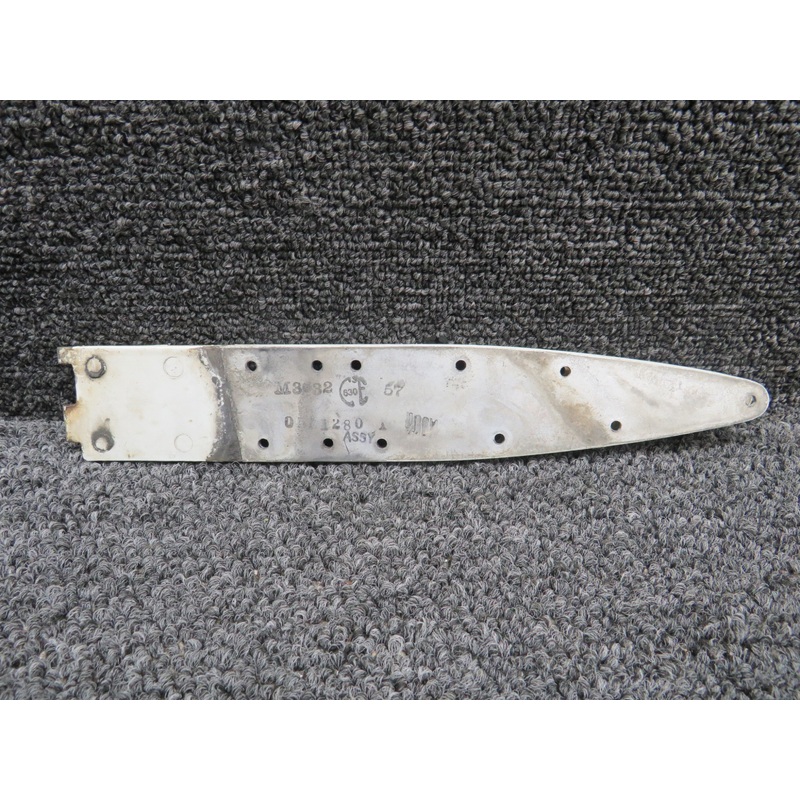 0511238-1 Cessna 172P Cabin Door Upper Hinge Aft LH
