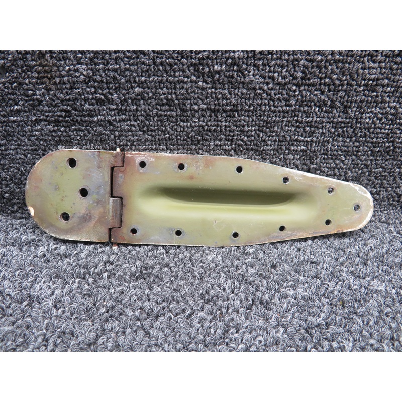 0517019-1 Cessna 172N Cabin Door Lower Hinge Assembly LH