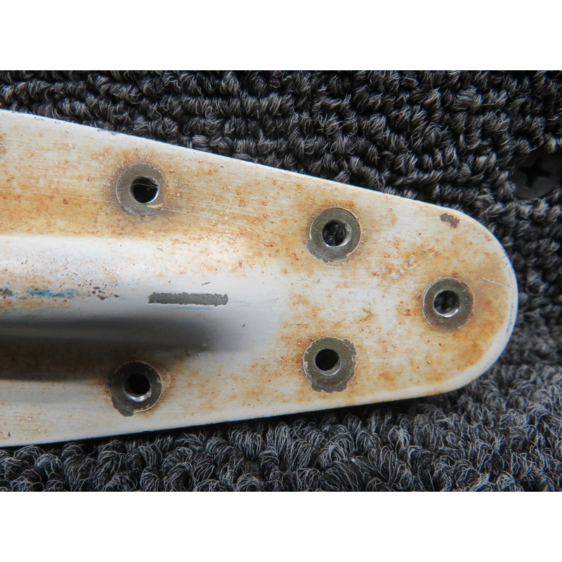 0517019-4 Cessna 172N Cabin Door Lower Hinge Aft RH (Rusted)