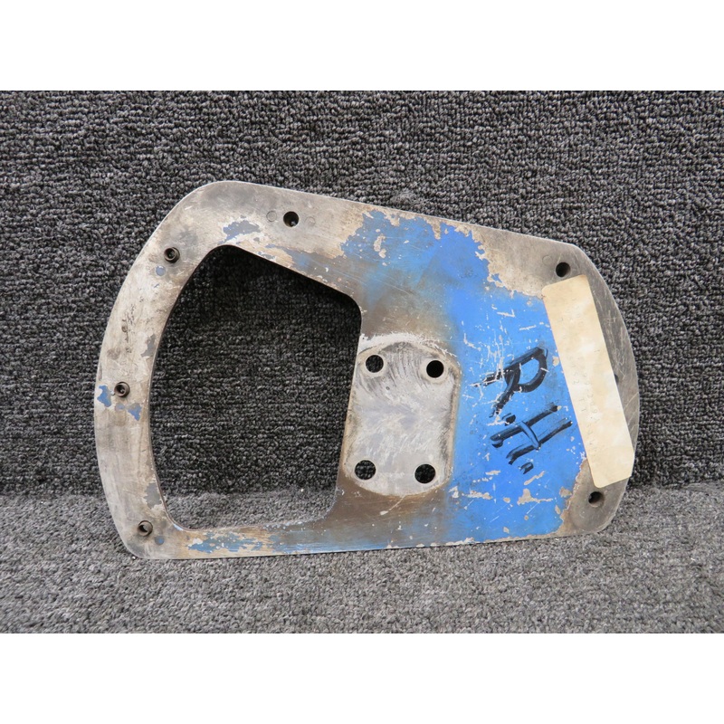 0441187-2 Cessna 150G Main Gear Wheel Plate RH