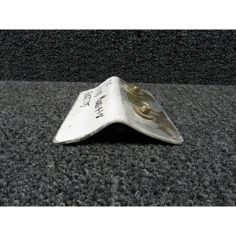041339-2 Cessna 152 Right Hand Refueling Step