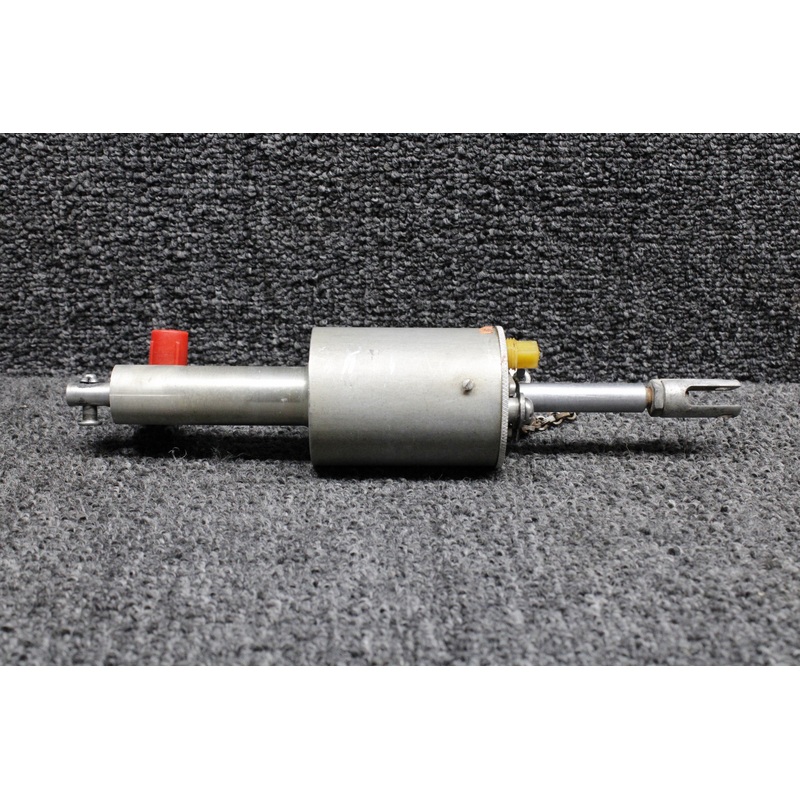 0541138-20 Cessna 172D Master Brake Cylinder Assembly with Chain