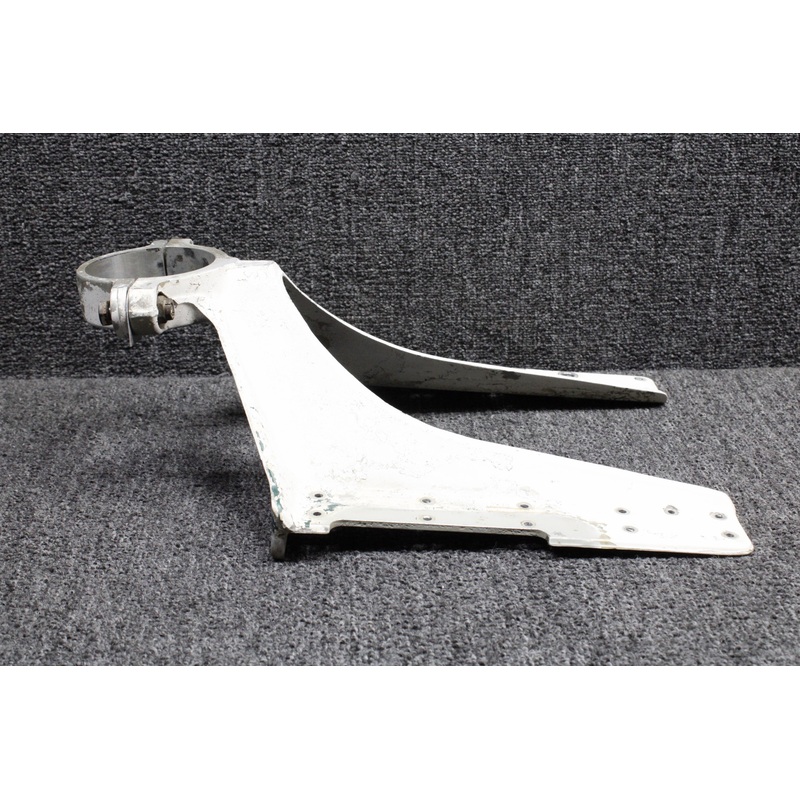 0543016-1, 0543018-1 Cessna 172D Lower Nose Gear Fitting with Cap