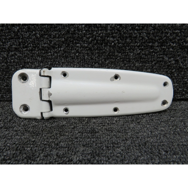 0413426-3 (Cast: 0711037-500) Cessna 150M Upper Cabin Door Hinge LH