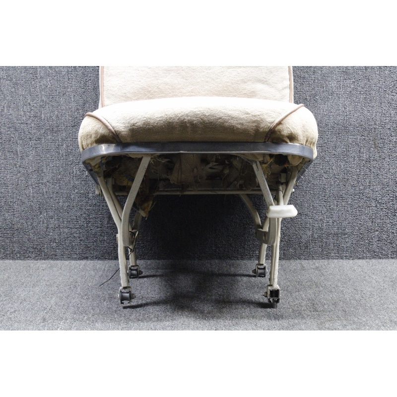0500210-20 Cessna 172D Pilot or Co-Pilot Seat Assy (Rails: 11)