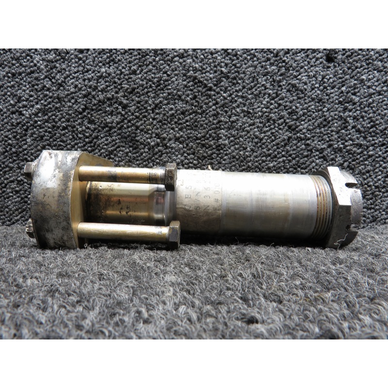 0541124-1 Cessna R182 Main Landing Gear Axle Assembly with Nut