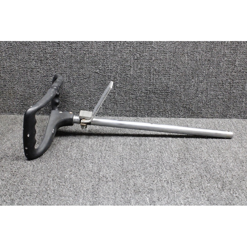 0513166-1 Cessna 172D Control Wheel with Map Bracket (Length: 15.25, Dia: .75)