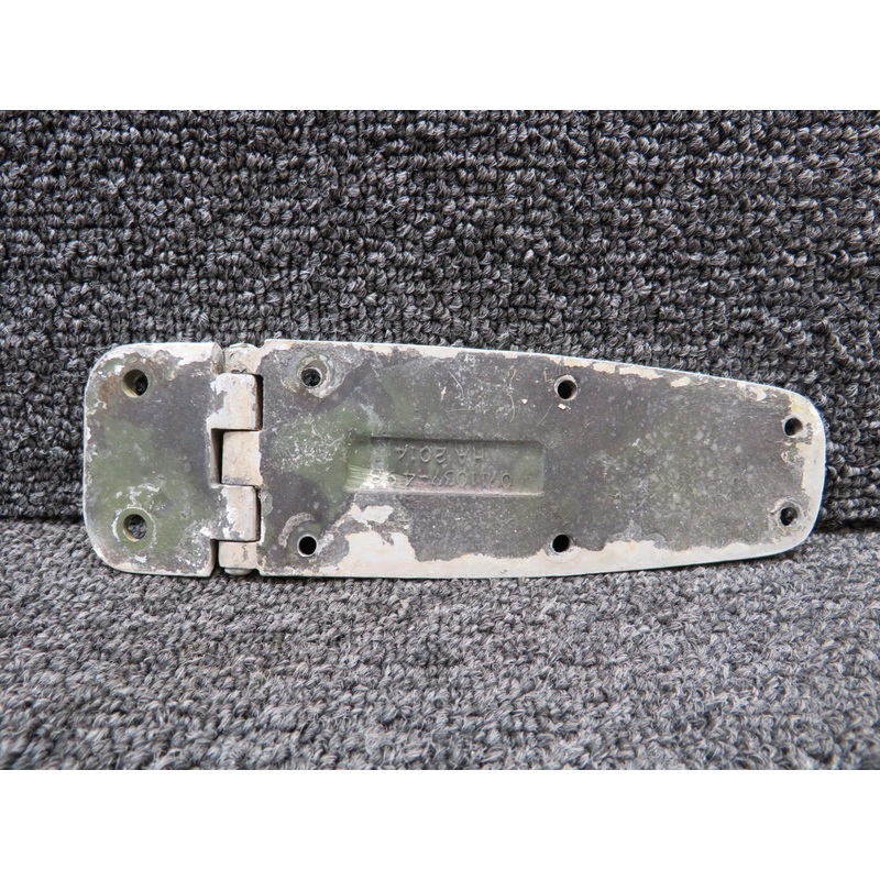 0413426-17 Cessna 150M Lower Cabin Door Hinge LH