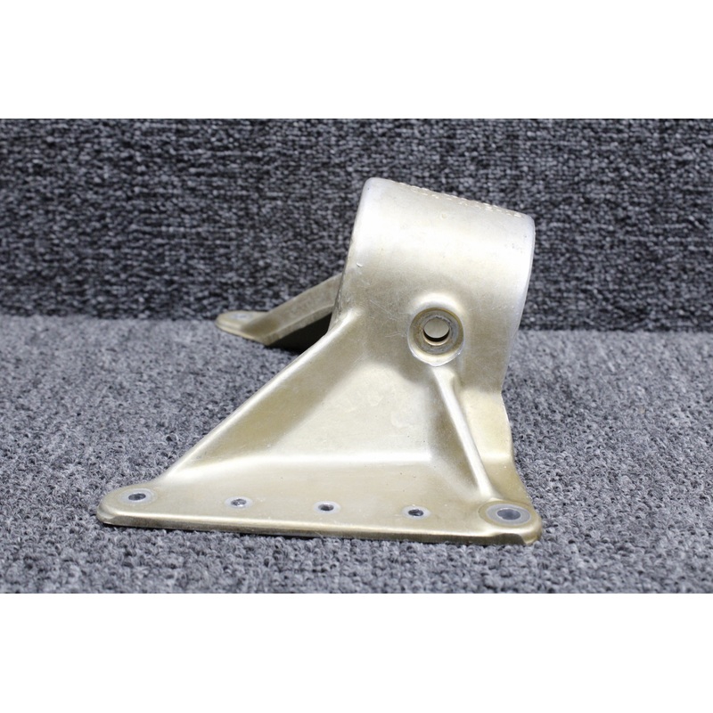 0543013-1 (Cast: 0543013-497) Cessna 172D Upper Nose Gear Fitting