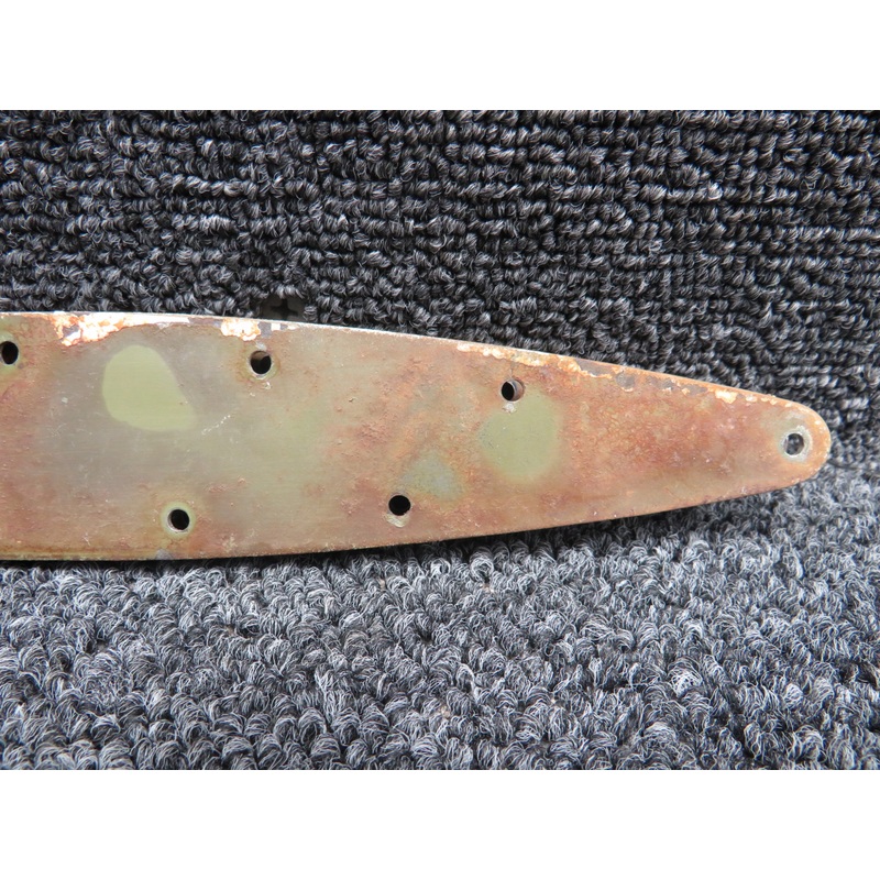 0511238-2 Cessna 172N Cabin Door Upper Hinge Aft RH (Rusted)