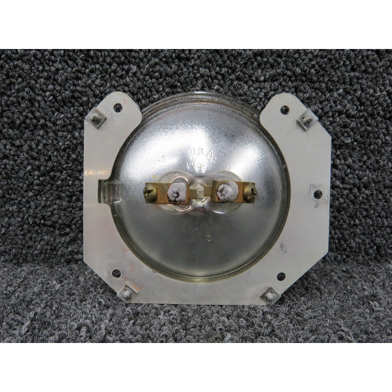 0523118-1, 0423542-6 Cessna 205 Landing Light Assembly with Bracket