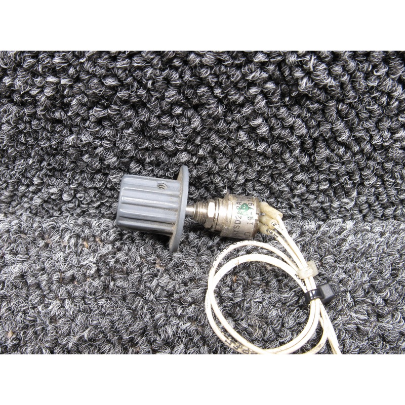 RV6NAYSD252A Cessna C-550 Rheostat with Knob (2.5k Ohms)