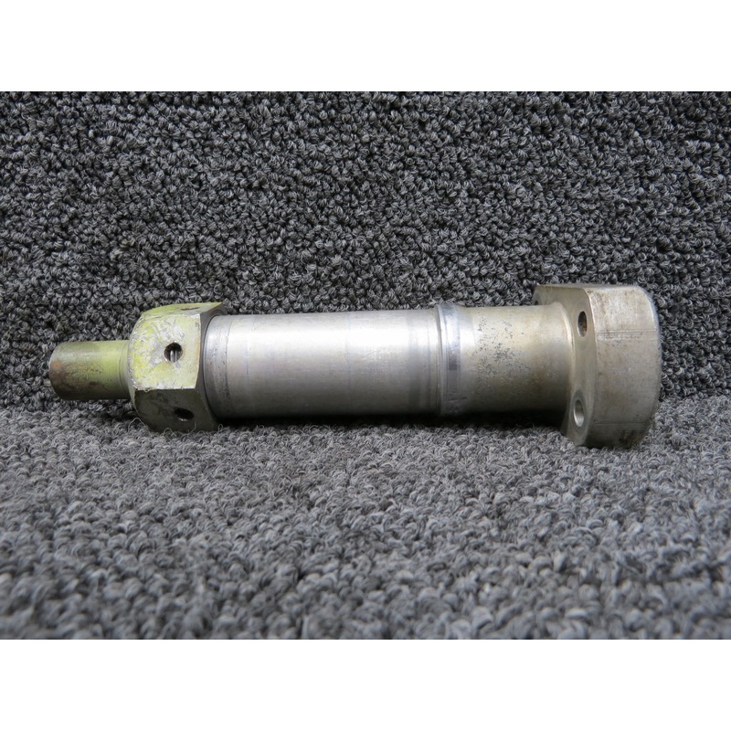 0541124-1 Cessna 182M Main Gear Axle (Aluminum)