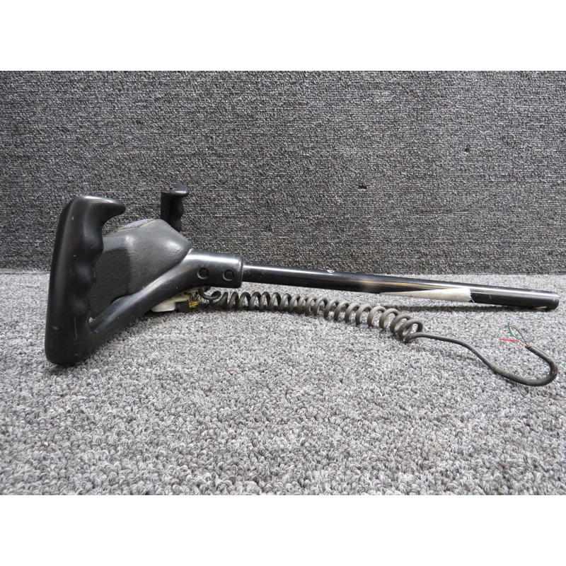 0513261-14 Cessna 172N Control Wheel Assembly Pilot (Length: 12.25) (Dia: 0.25)