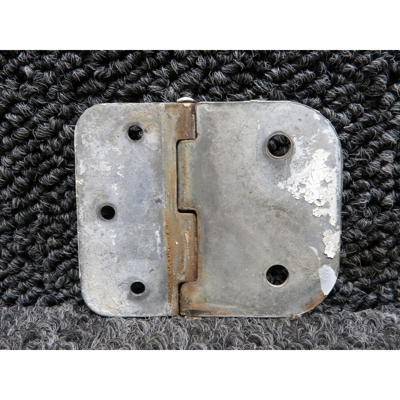 0413390-19 Cessna C-150F Cabin Door Lower Hinge (Slight Rust)