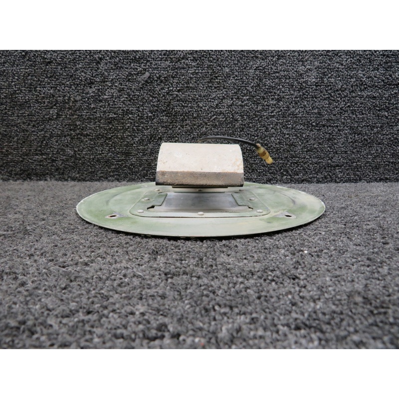 0521101-2, 0521101-6 Cessna 172M Courtesy Light Assy (Colored) (Chipped Paint)