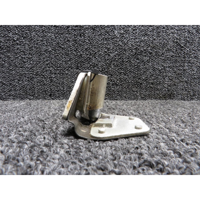 0710622-1 Cessna 182F Cabin Door Stop LH
