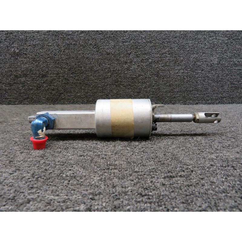 0541138-19 Cessna 150F Master Brake Cylinder (Rusted Rod)