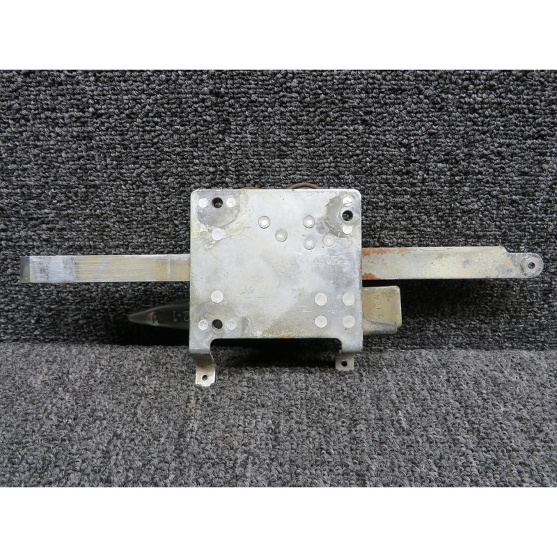 0711020-7 (Use: 0711020-11) Cessna 210 Cabin Door Latch Assembly LH (Wear)