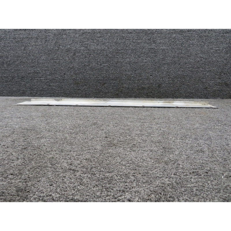 0520016-2 Cessna 172RG Lower Wing Fairing RH (Worn Holes) (Cracked)