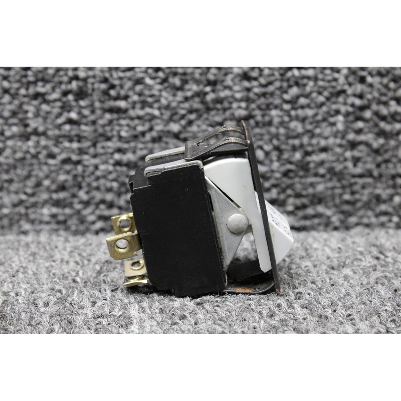 S1846-1-3 Cessna 177B Split Landing Lights Switch (Beacon, Anti-Collision)
