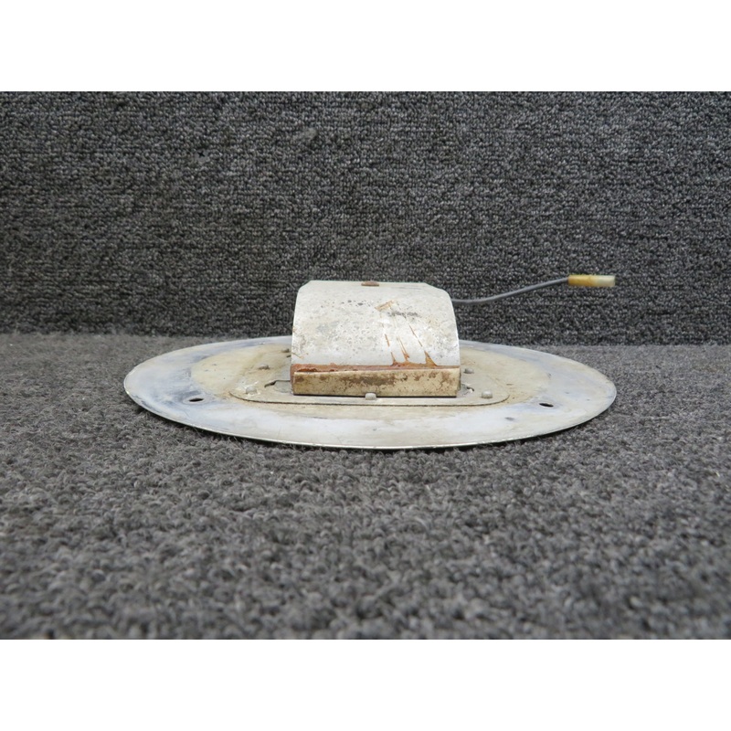 0521101-2, 0521101-6 Cessna 172M Courtesy Light Assembly (Corroded)