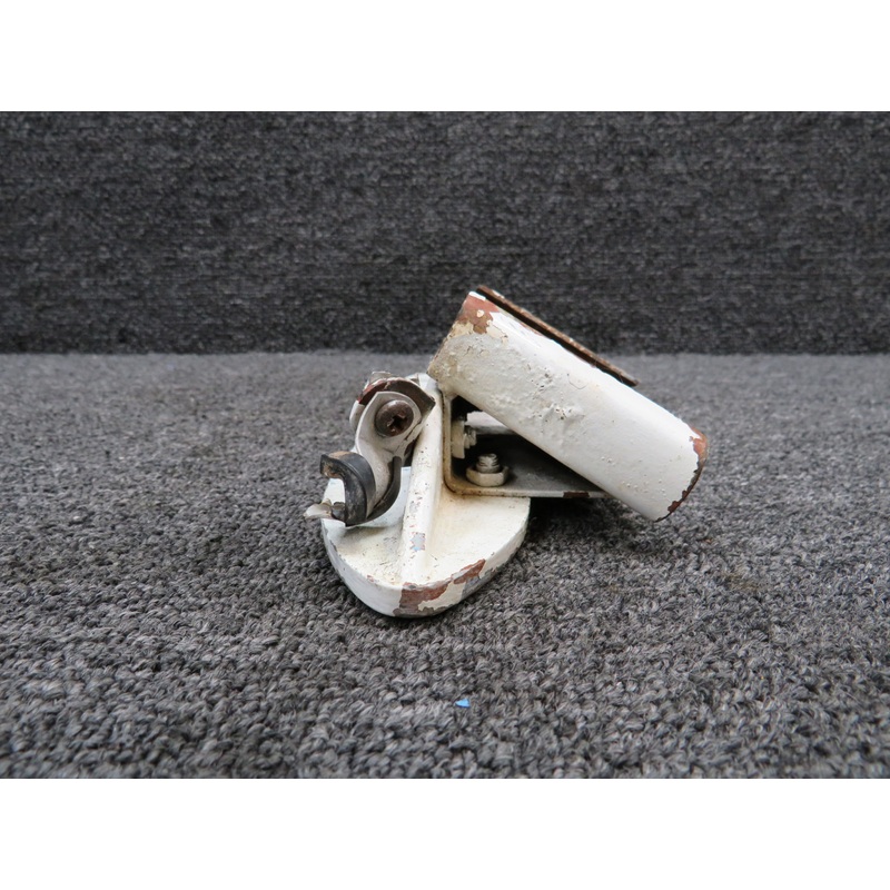 0541154-1 (Cast: 0541154-495) Cessna 150H Main Gear Step LH-RH (Chipped)