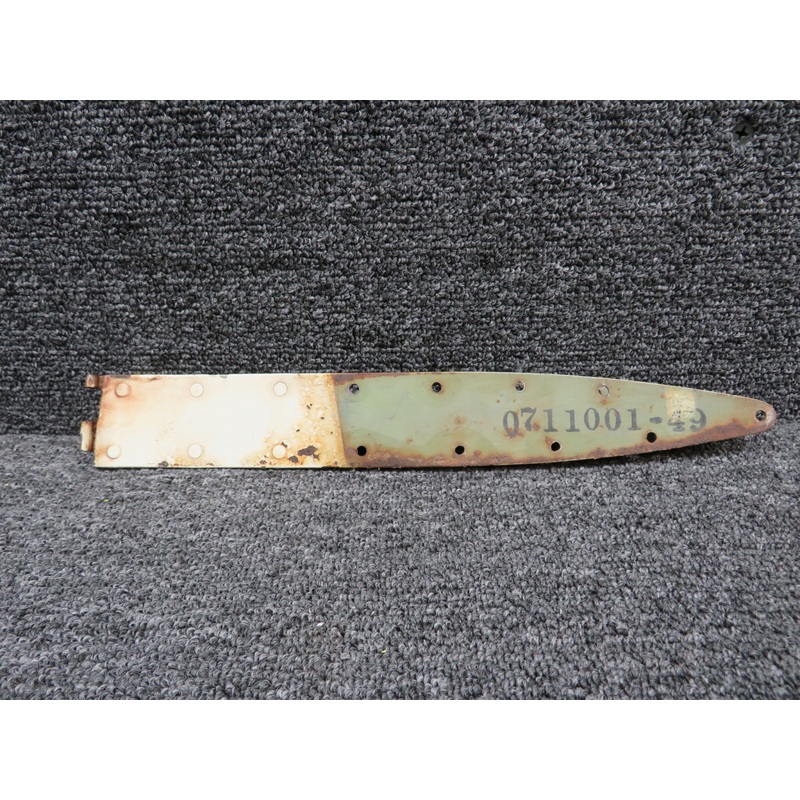 0711001-49 Cessna 182A Cabin Door Upper Hinge Assembly LH (Rusted, Bent Cover)
