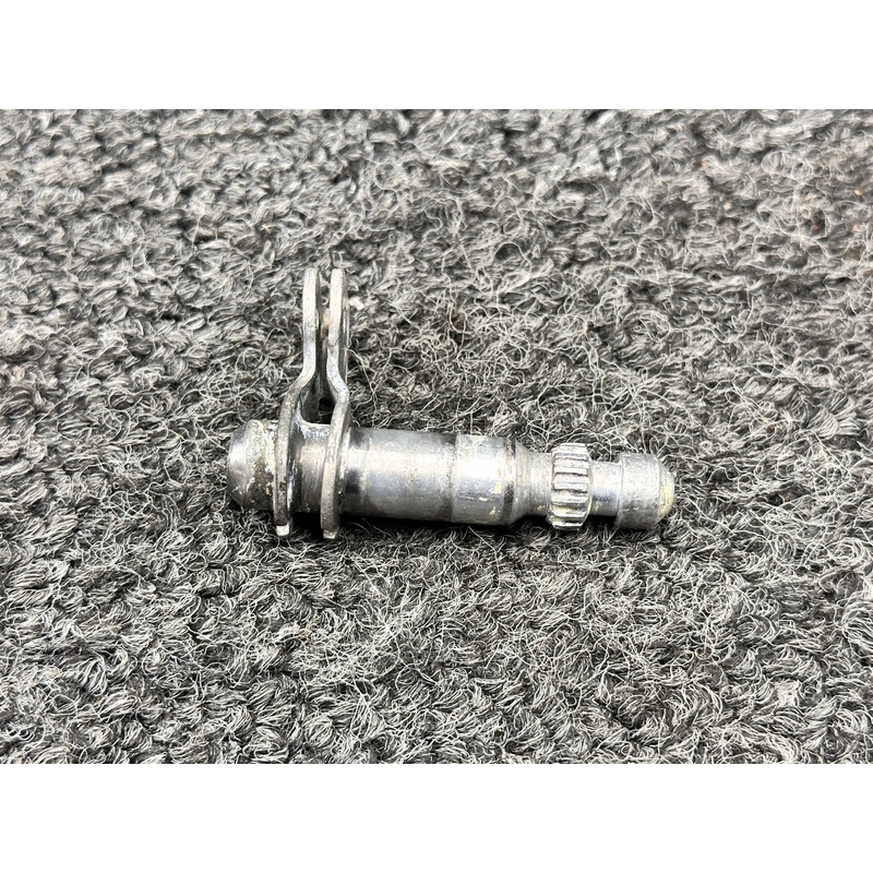 0711029-2 Cessna 182C Cabin Door Handle Shaft RH