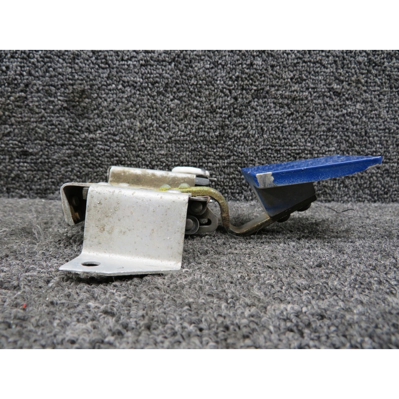 S1359-8, 0711707-4 Cessna 172N Baggage Door Latch and Handle Assembly