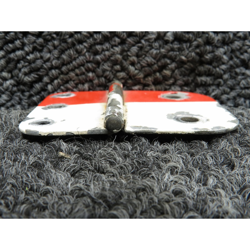 0411579-9 Cessna C-150F Cabin Door Middle Hinge (Slight Rust)