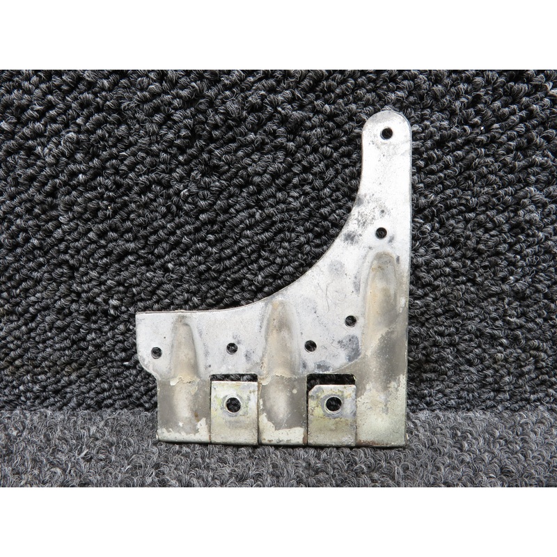 0411602-1 Cessna C-150F Cabin Door Upper Hinge LH (Slight Rust)