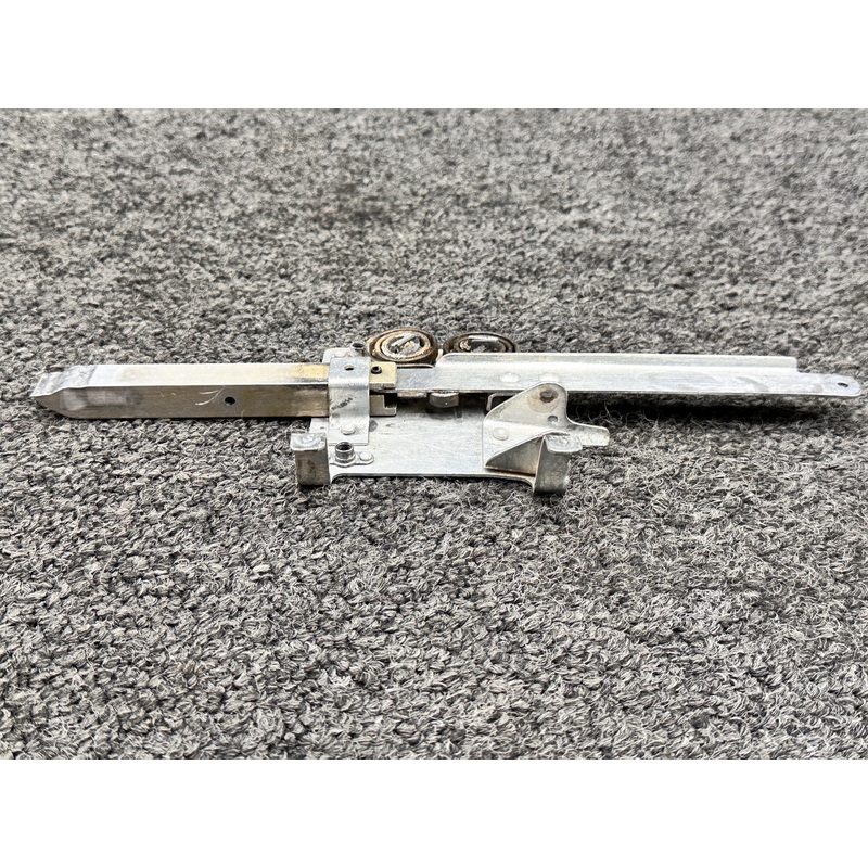 0711020-12 Cessna 182C Cabin Door Latch Assembly RH