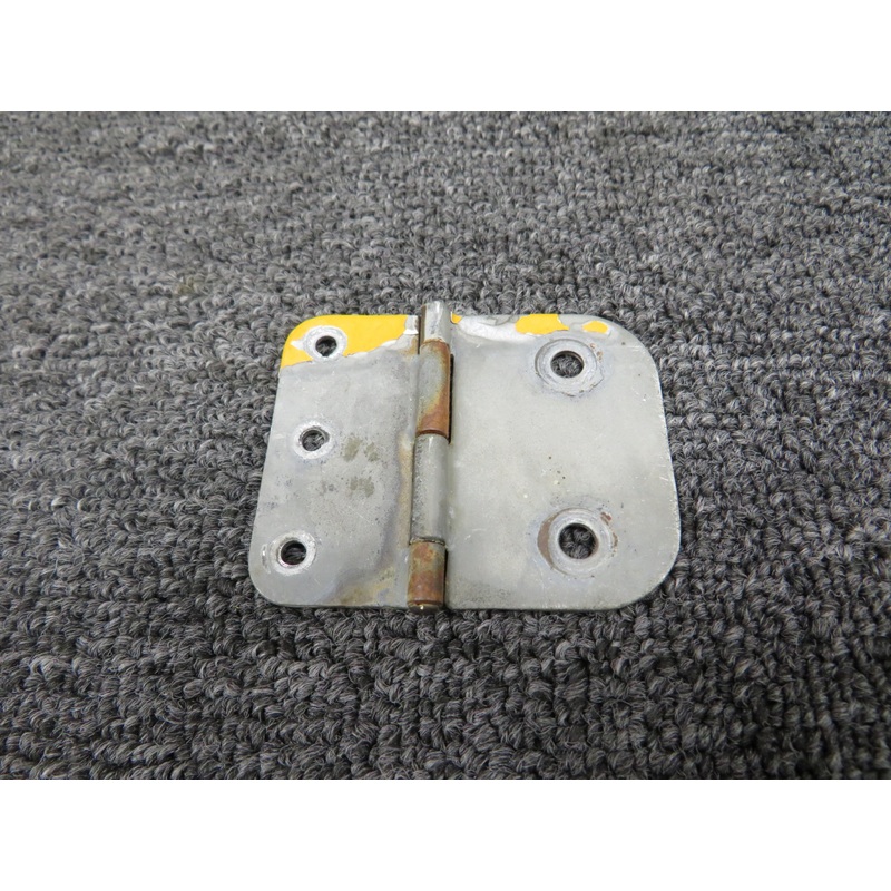 0411579-9 Cessna 150F Cabin Door Middle Hinge Assembly LH (Rusted)