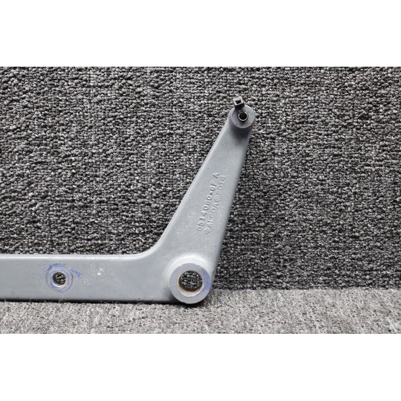 0514060-2 Cessna T210L Articulating Recline Middle Seat Pivot Bracket RH