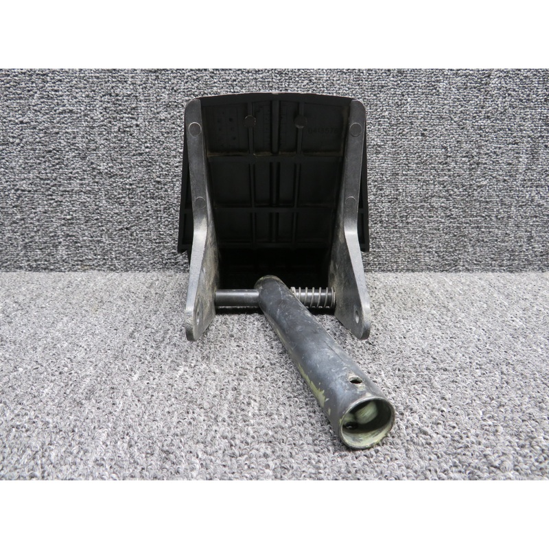 0413578-1, 0411307 Cessna T210R Rudder Brake Pedal Assembly with Arm RH