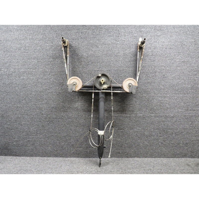 0560014-5 Cessna 172R Control Yoke Tee Assembly (Minor Rust)