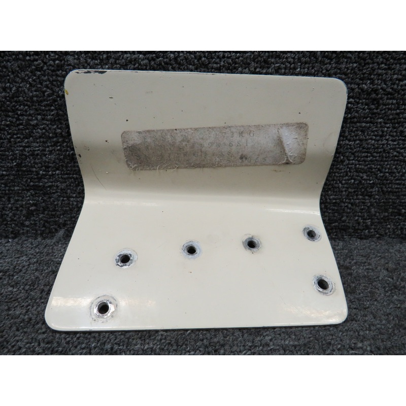 0513526-3 Cessna 172RG Refueling Step LH