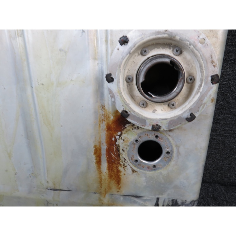 0526007-201 Cessna C-172G Fuel Tank Assembly LH (Without Fuel Cap)