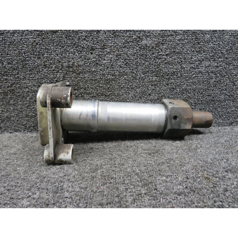 0441164-1 Cessna 150H Main Landing Gear Axle with Plate and Nut