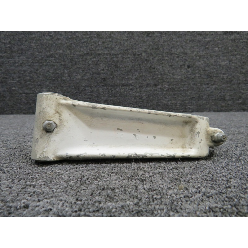 0442506-1 (Cast: 0442505-1A) Cessna 152 Nose Gear Upper Torque Link (Chipped)