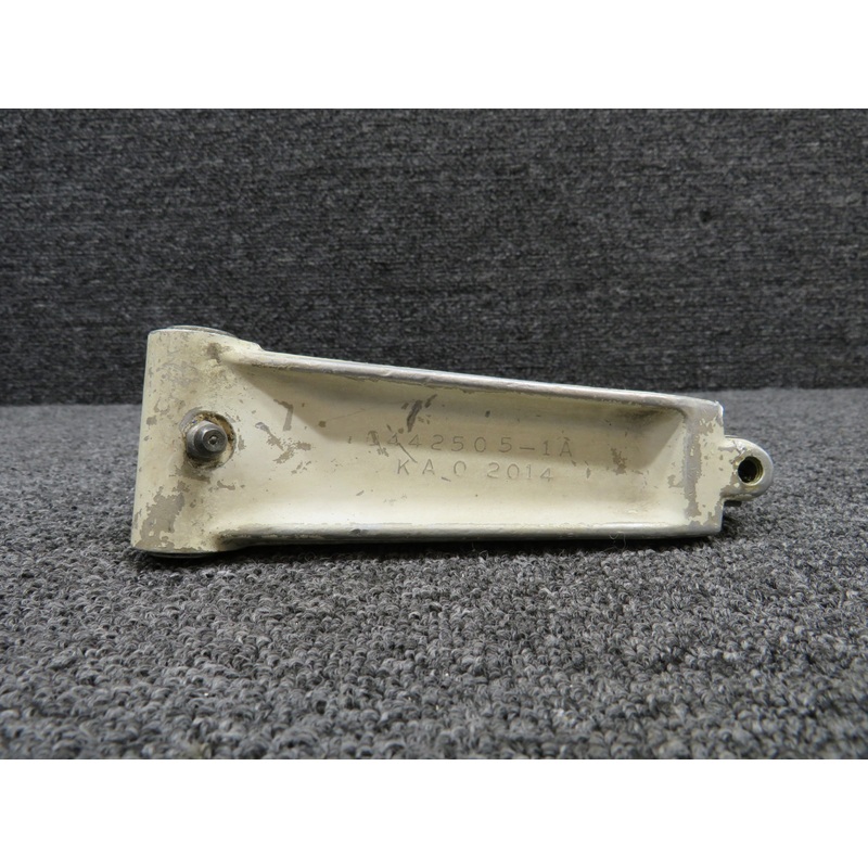 0442506-1 (Cast: 0442505-1A) Cessna Nose Gear Upper Torque Link (Worn, No Zerk)