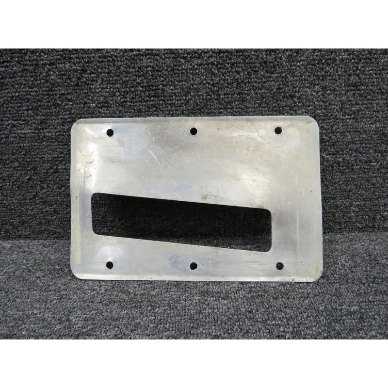 0441024-2 Cessna Landing Gear Fillet Plate RH (Minor Wear)