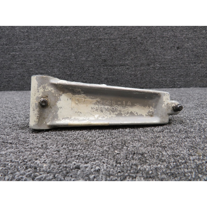 0442506-1 (Cast: 0442505-1A) Cessna 172 Nose Gear Upper Torque Link (Worn, Bent)