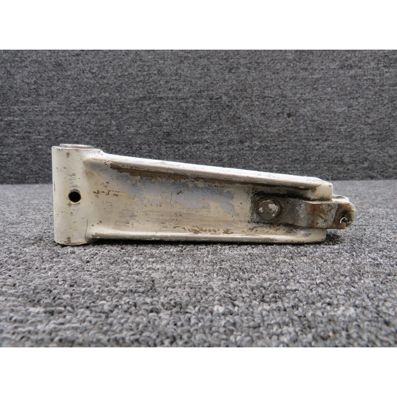 0543035-7 (Cast: 0543034-498) Cessna Nose Gear Lower Torque Link (Damaged)