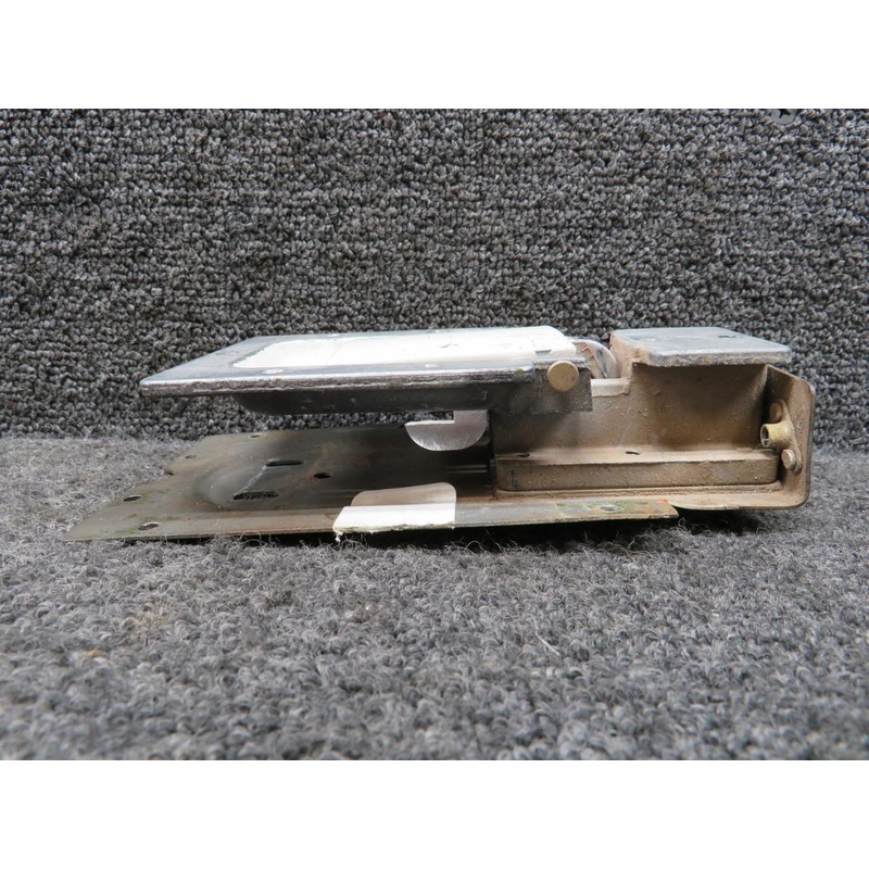 0511258-1, 0511259-2 Cessna 172K Cabin Door Latch and Housing Assembly RH